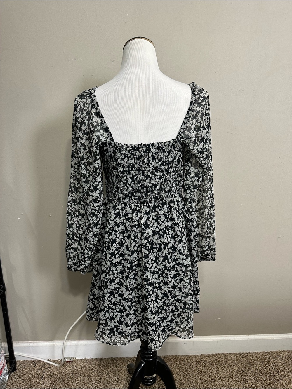 Express women’s L sweetheart, neckline, baby doll dress can be worn off shoulder - Picture 5 of 14